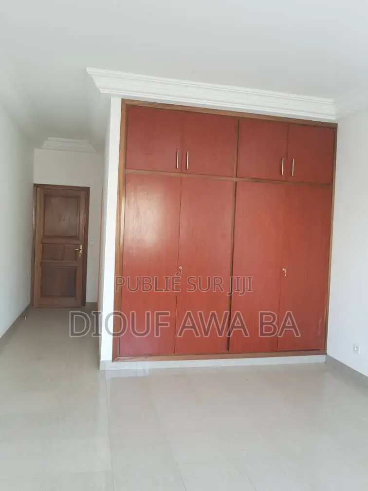 4chbre Appartement dans Location Appartement, Niayes à Louer