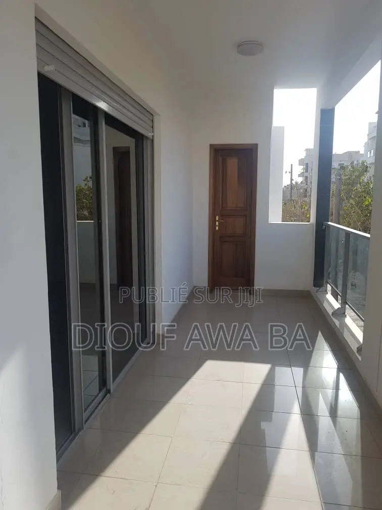 4chbre Appartement dans Location Appartement, Niayes à Louer