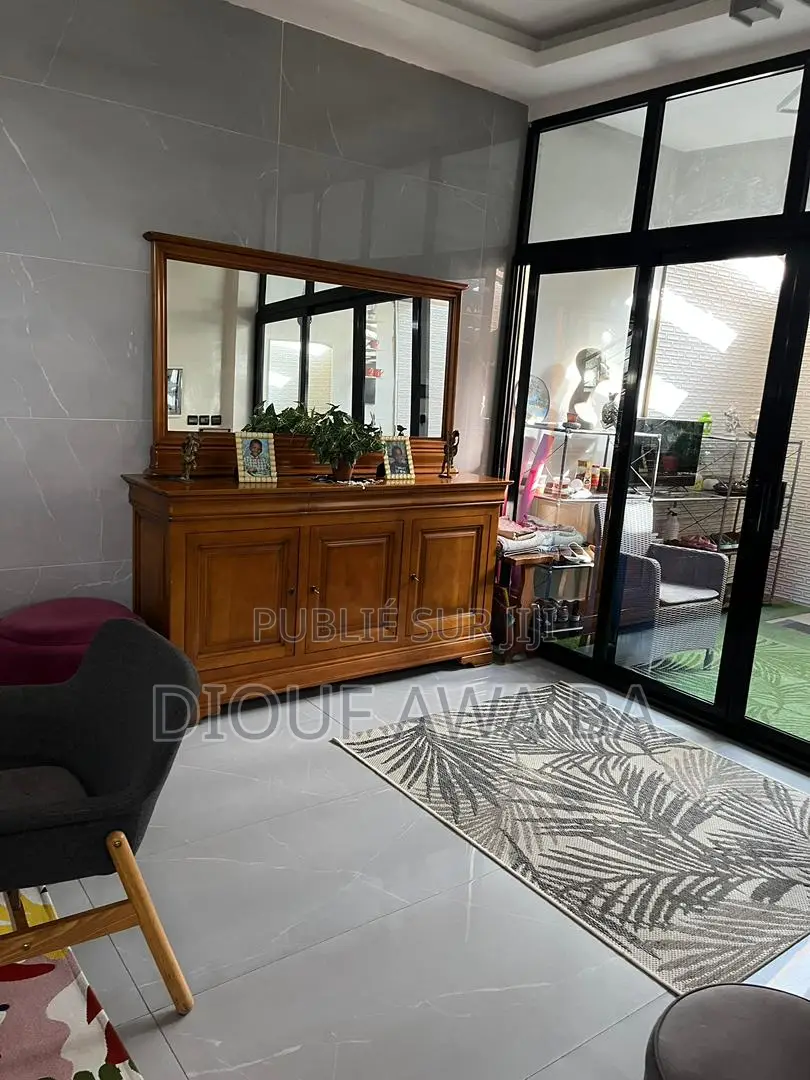 Furnished 5chbre Duplex dans Location Duplex, Niayes à Louer