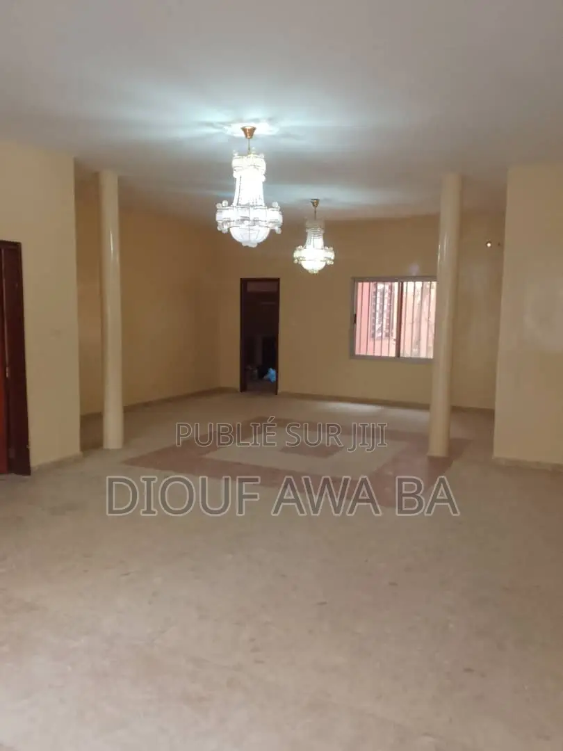 6chbre Villa dans Location Villa Aux, Ouakam à Louer