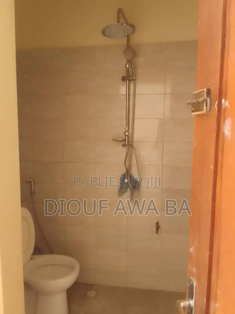 6chbre Villa dans Location Villa Aux, Ouakam à Louer