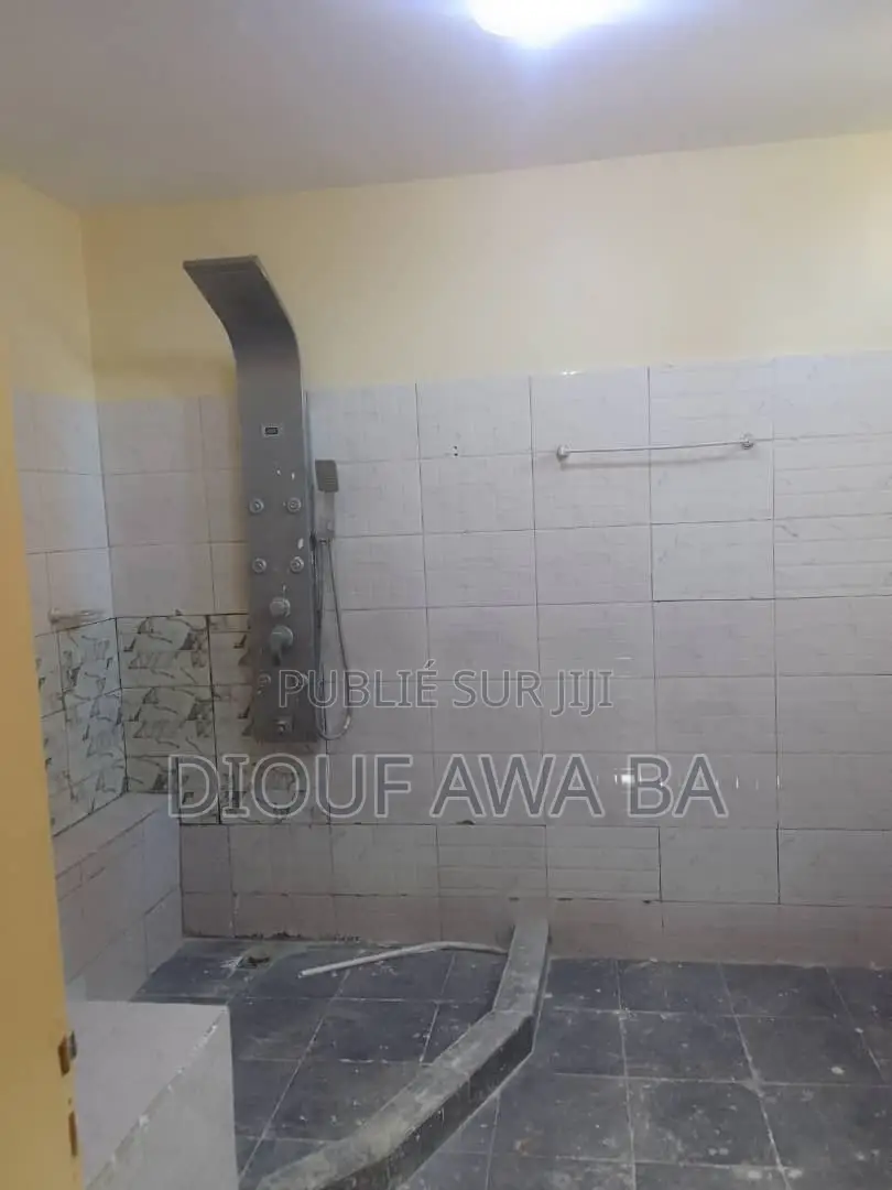 6chbre Villa dans Location Villa Aux, Ouakam à Louer