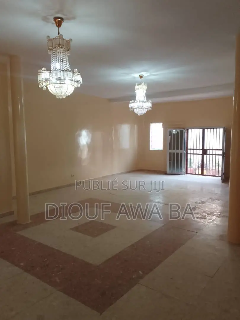 6chbre Villa dans Location Villa Aux, Ouakam à Louer