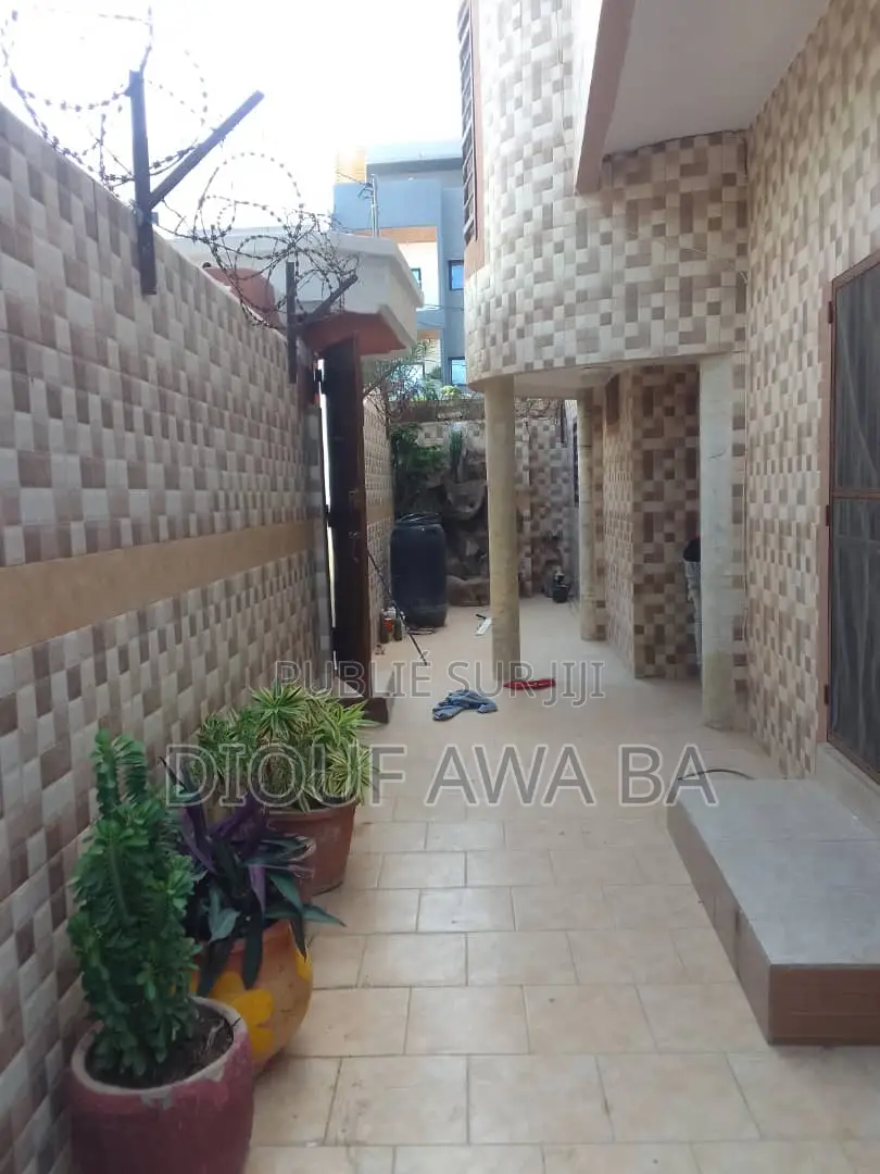 6chbre Villa dans Location Villa Aux, Ouakam à Louer
