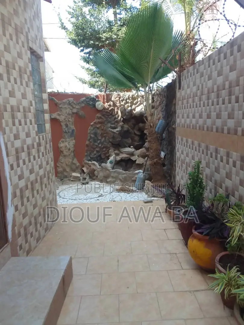 6chbre Villa dans Location Villa Aux, Ouakam à Louer