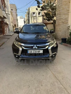 Mitsubishi Pajero Sport 2018 Black