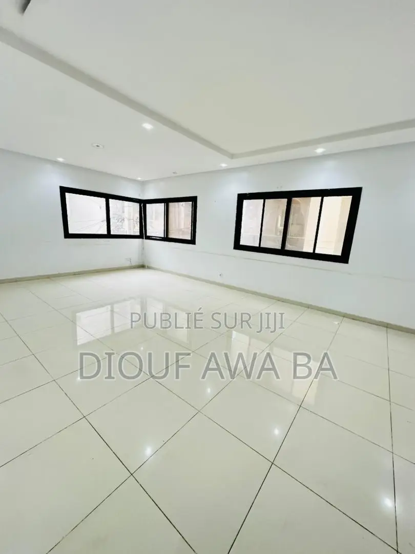 3chbre Appartement dans Location Appartement, Ouakam à Louer