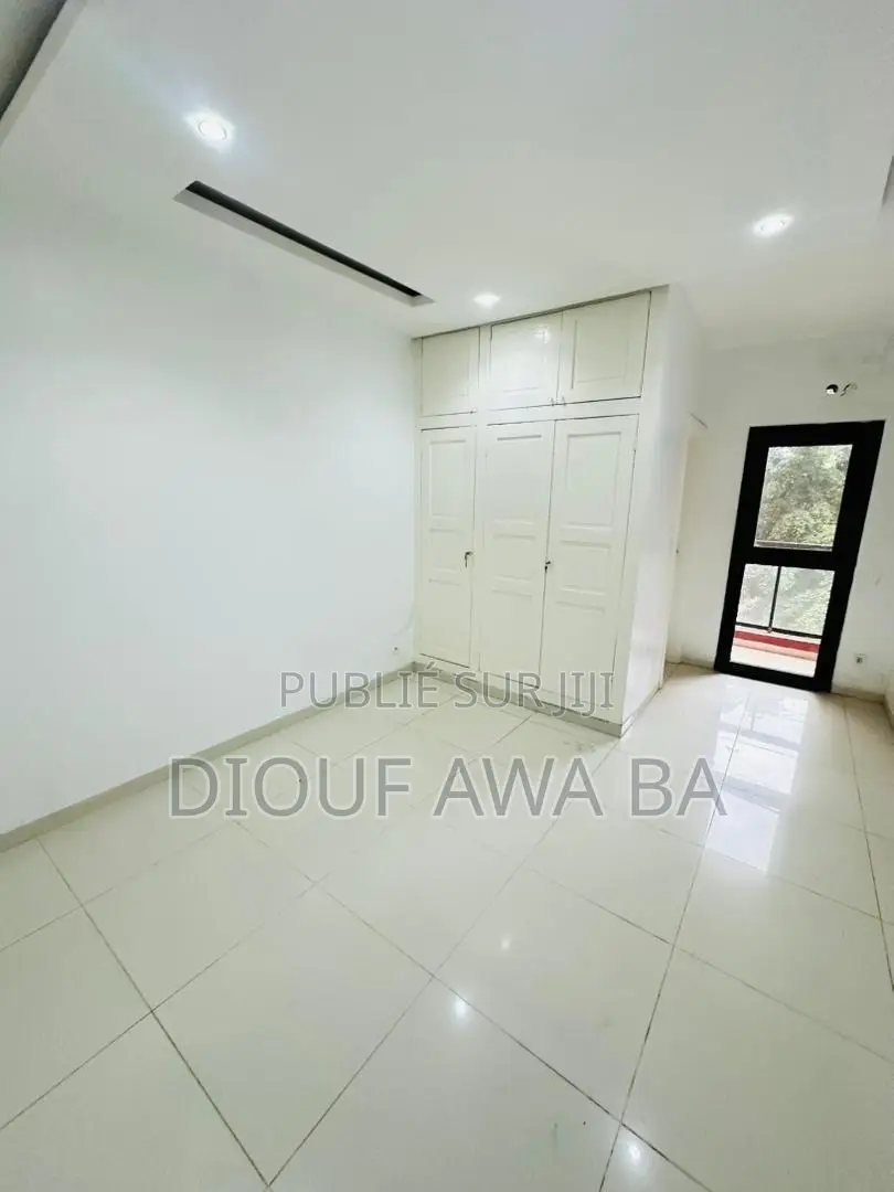 3chbre Appartement dans Location Appartement, Ouakam à Louer