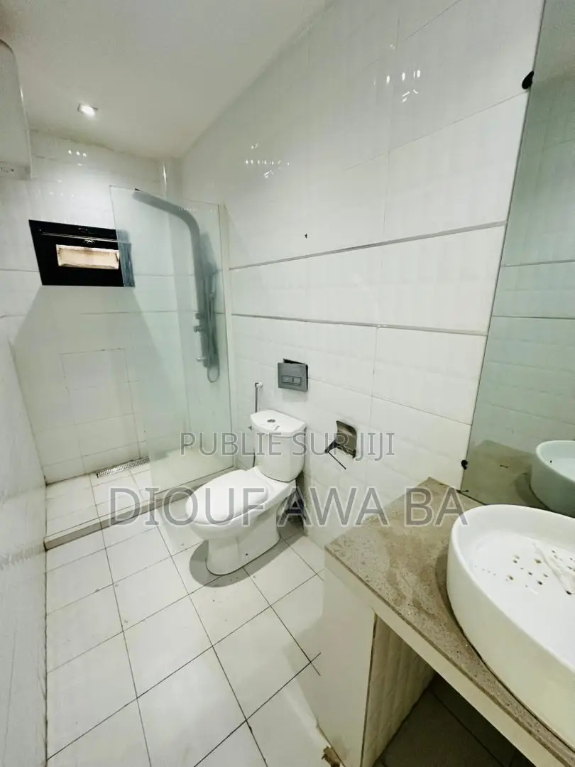 3chbre Appartement dans Location Appartement, Ouakam à Louer