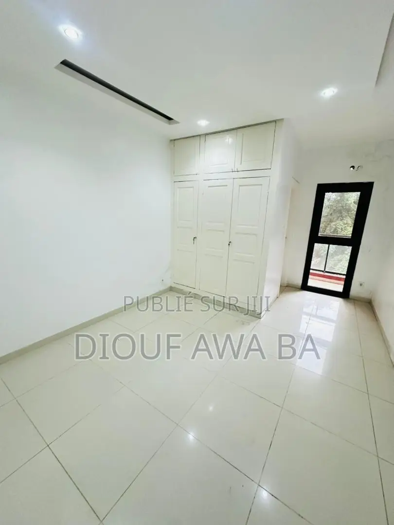 3chbre Appartement dans Location Appartement, Ouakam à Louer