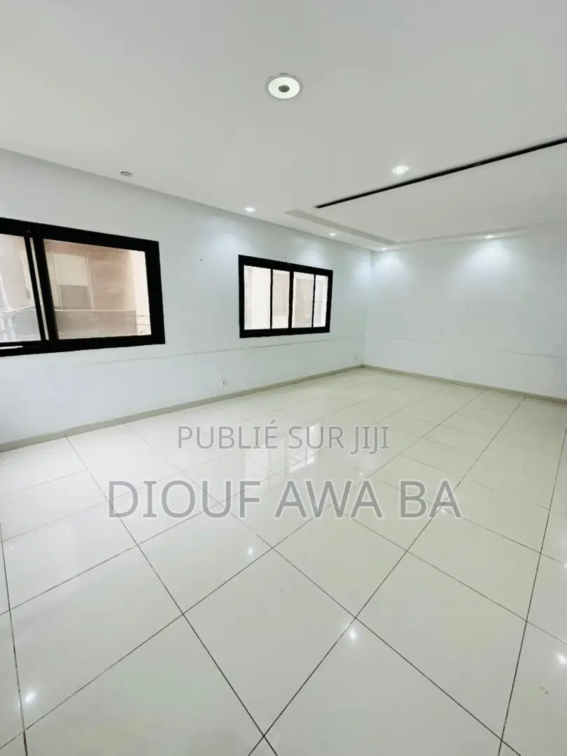 3chbre Appartement dans Location Appartement, Ouakam à Louer