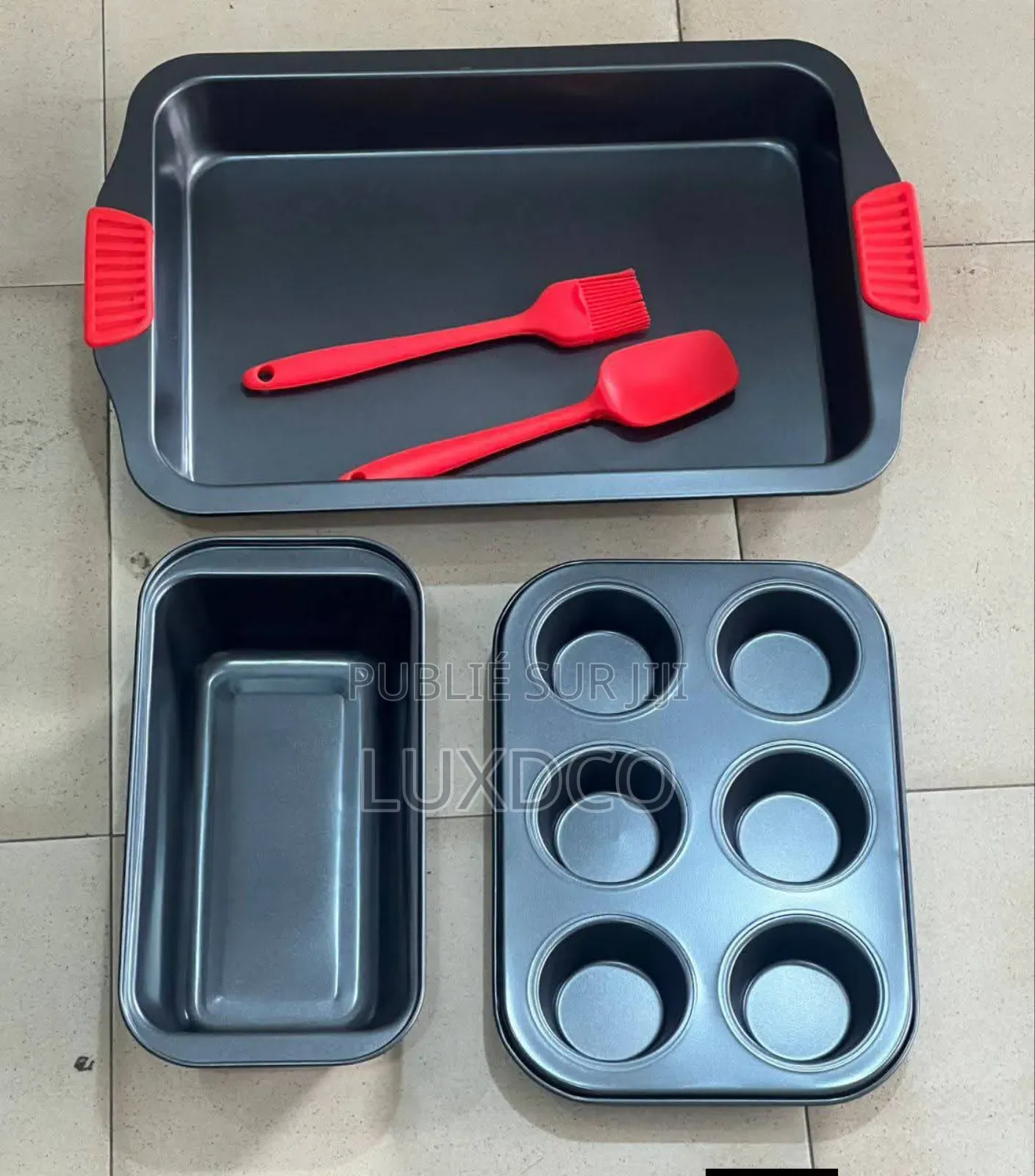 Moule 5pcs en Fer De Qualité Avec Spatule en Silicone