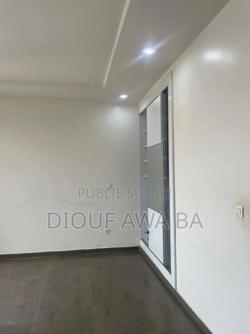 4chbre Appartement dans Vente Appartement, Niayes à Vendre