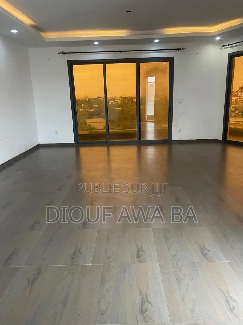 4chbre Appartement dans Vente Appartement, Niayes à Vendre