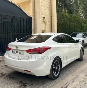Hyundai Elantra Limited Sedan FWD (1.8L 4cyl 6A) 2013 Blanc