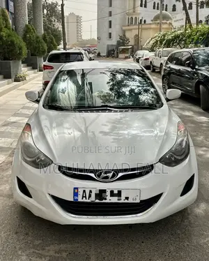 Hyundai Elantra Limited Sedan FWD (1.8L 4cyl 6A) 2013 Blanc