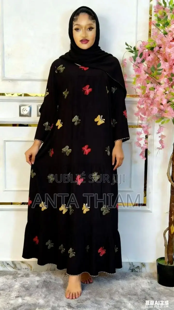 Abaya Légère Sur Le Corps