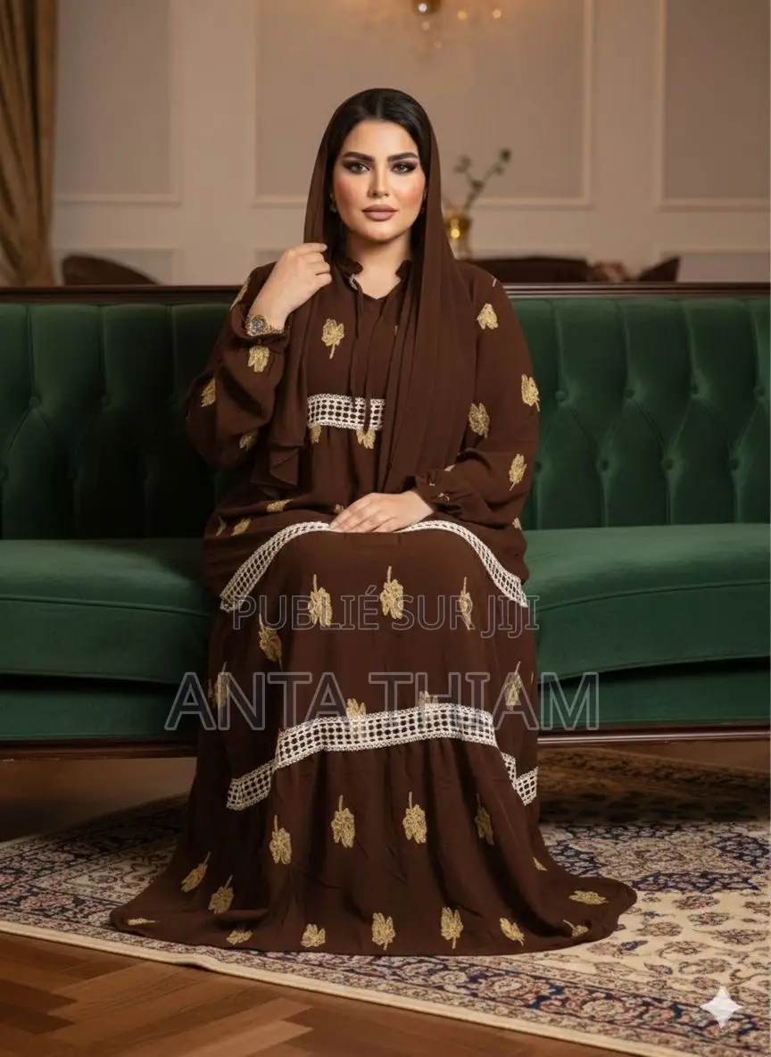 Abaya Légère Sur Le Corps