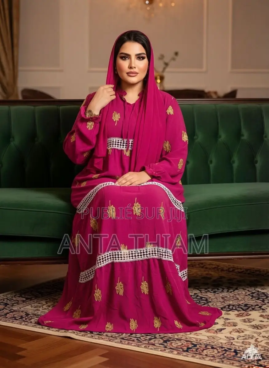 Abaya Légère Sur Le Corps