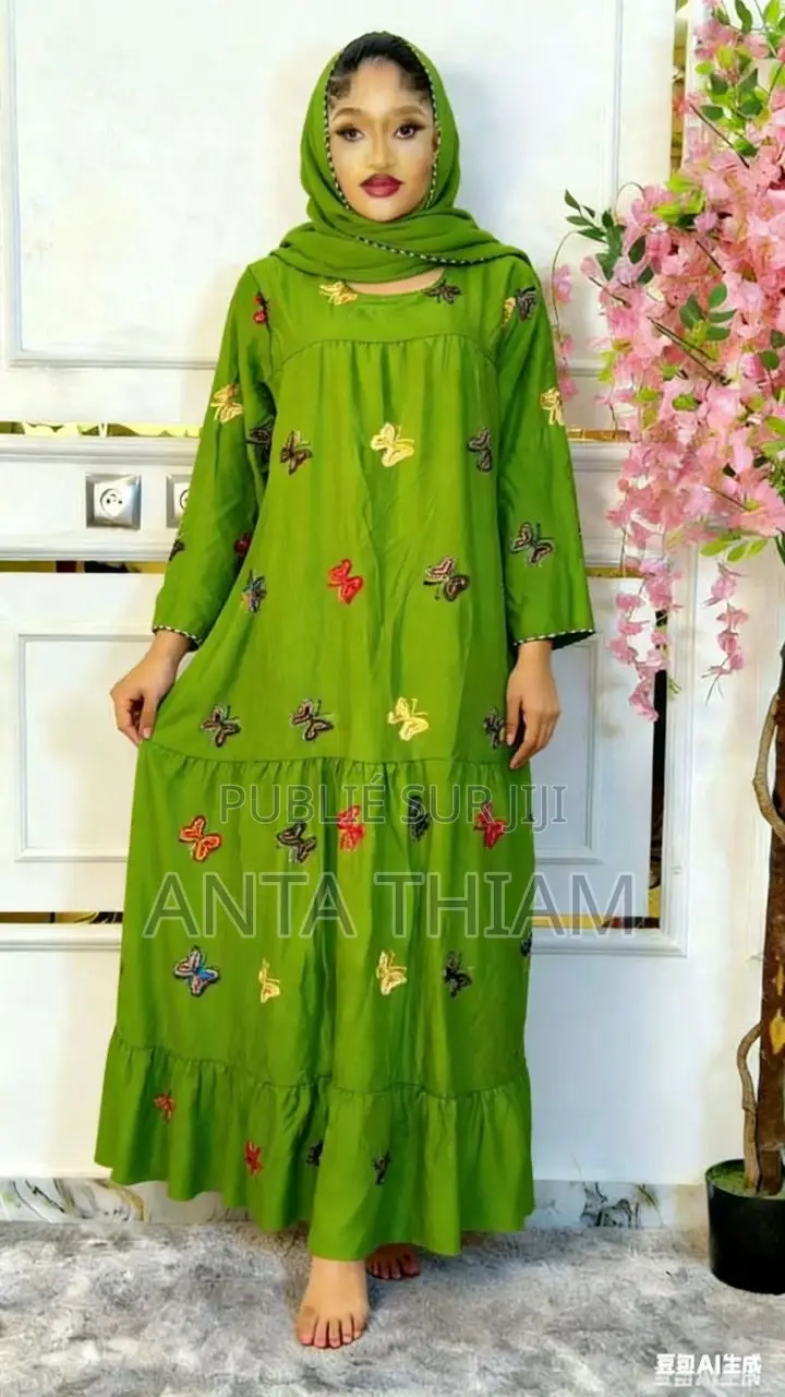 Abaya Légère Sur Le Corps