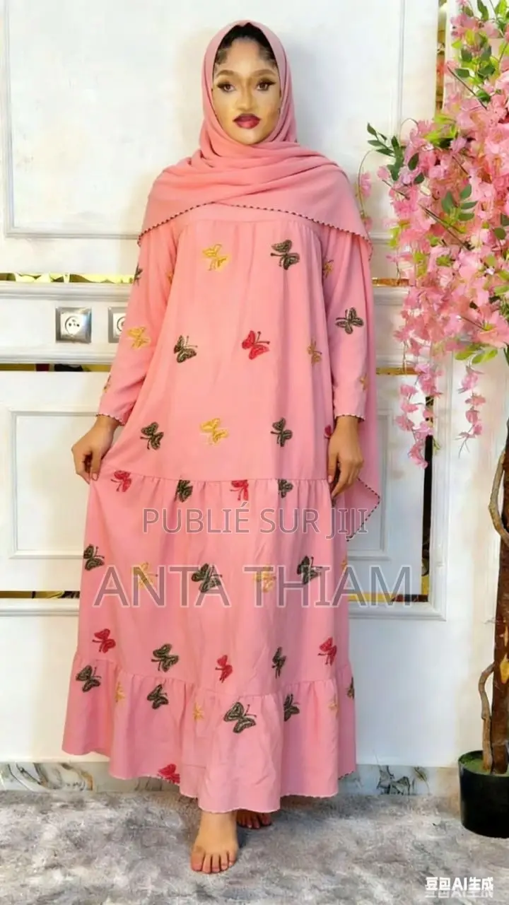 Abaya Légère Sur Le Corps