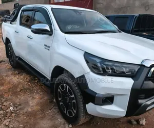 Toyota Hilux 2023 Noir