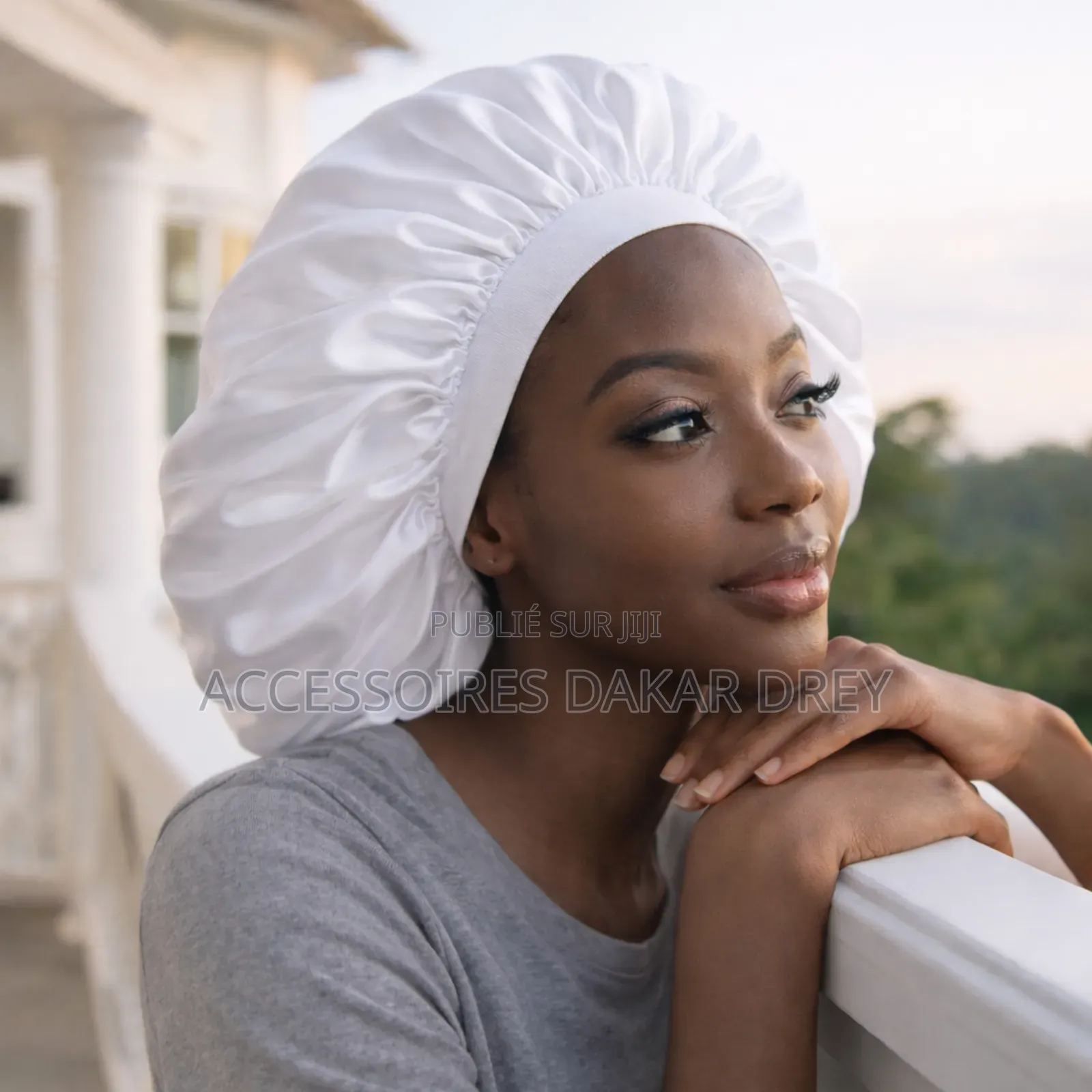 Bonnet En Satin De Soie Grand Volume