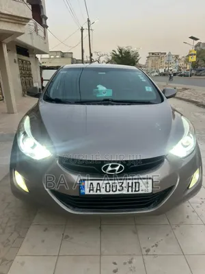 Hyundai Elantra Limited Sedan FWD (1.8L 4cyl 6A) 2013 Gris