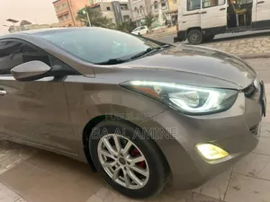 Hyundai Elantra Limited Sedan FWD (1.8L 4cyl 6A) 2013 Gris
