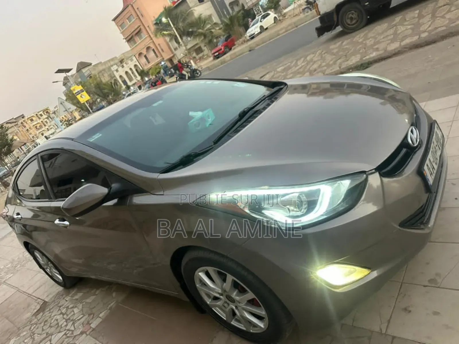 Hyundai Elantra Limited Sedan FWD (1.8L 4cyl 6A) 2013 Gris