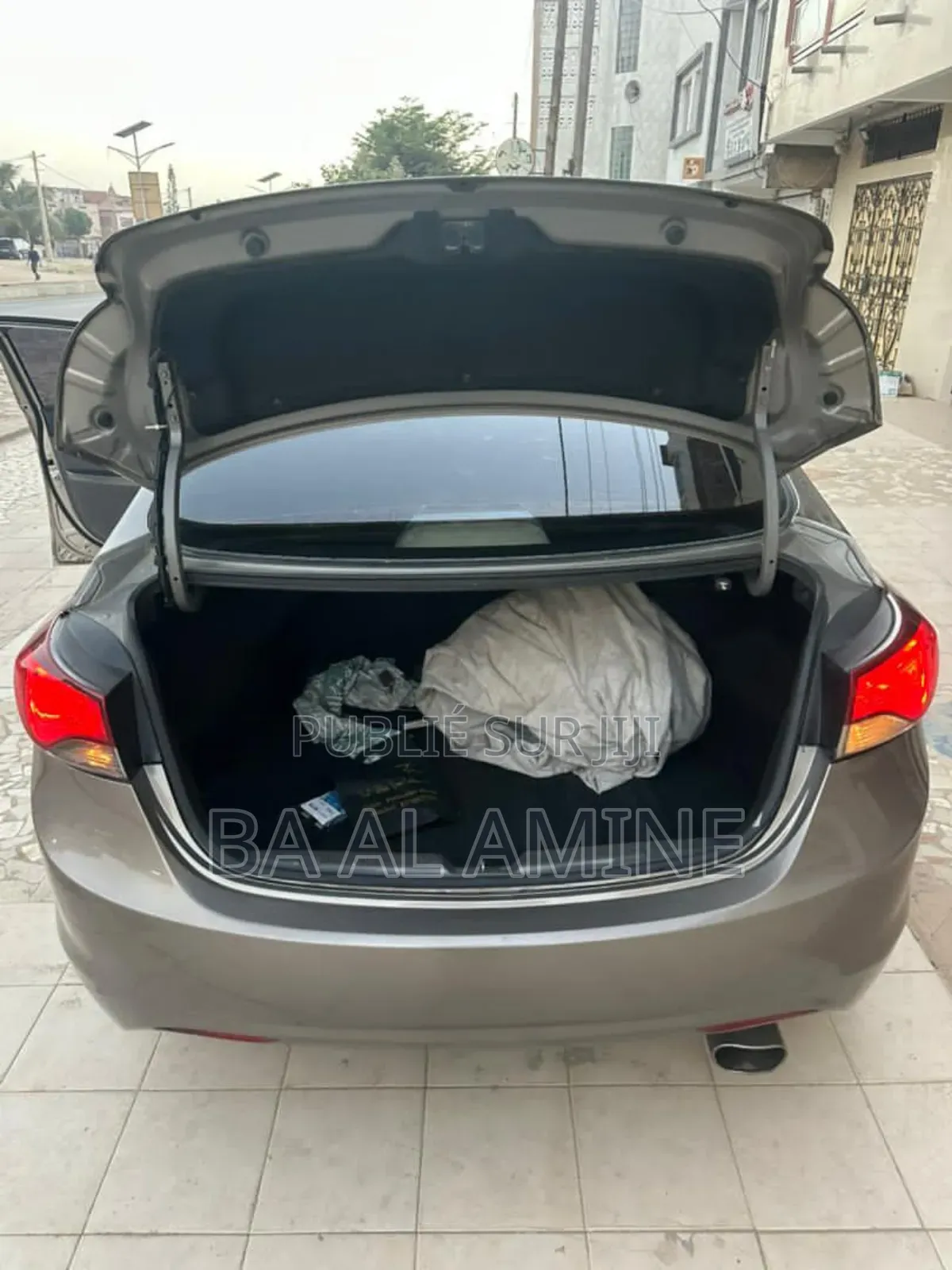 Hyundai Elantra Limited Sedan FWD (1.8L 4cyl 6A) 2013 Gris