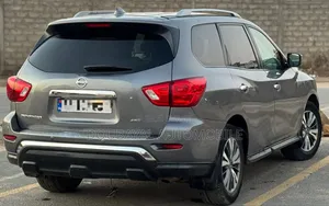 Nissan Pathfinder 2017 Gris