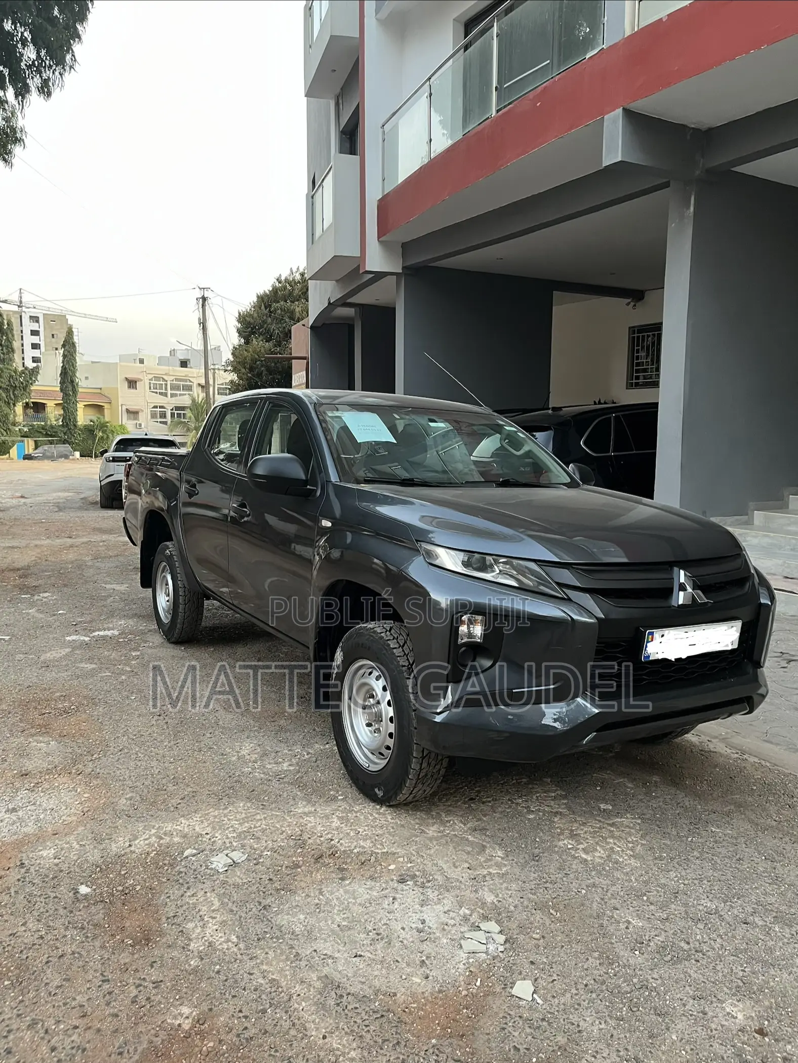 Mitsubishi L200 Club Cab 2.4 154hp 4WD 2021 Gris