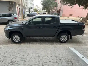 Mitsubishi L200 Club Cab 2.4 154hp 4WD 2021 Gris