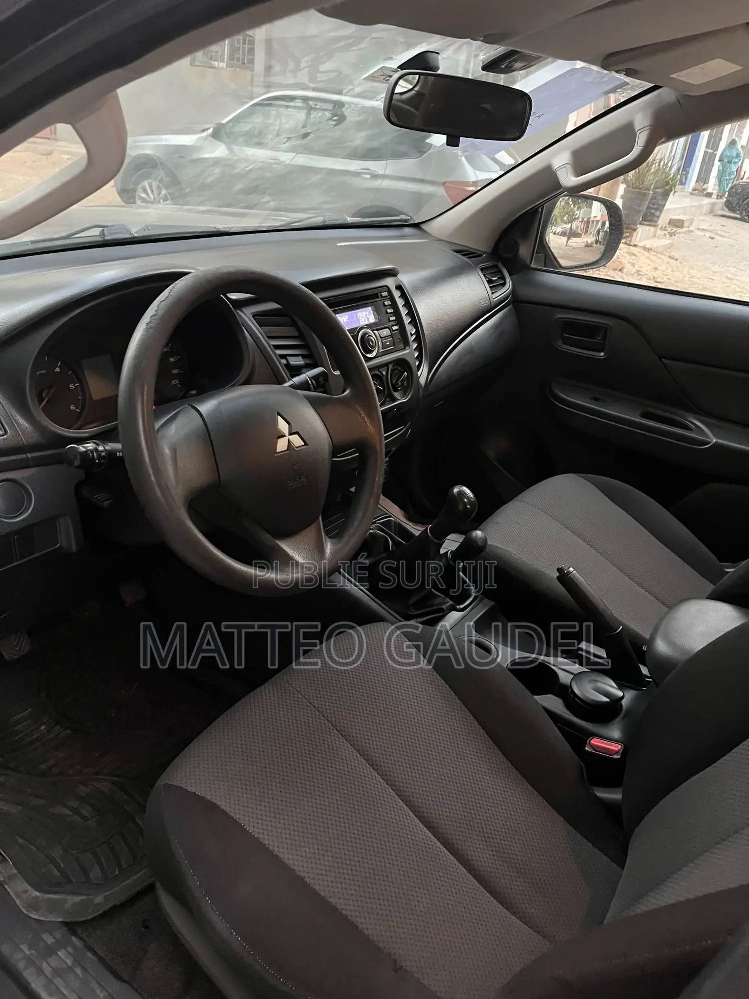 Mitsubishi L200 Club Cab 2.4 154hp 4WD 2021 Gris