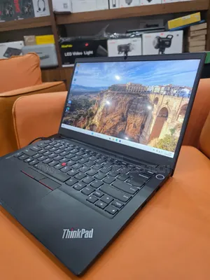 Nouveau Lenovo ThinkPad E14 Gen 2 8GB Intel Core i5 SSD 256GB