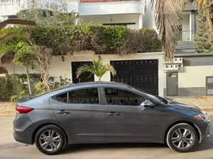 Hyundai Elantra 2017 Gris