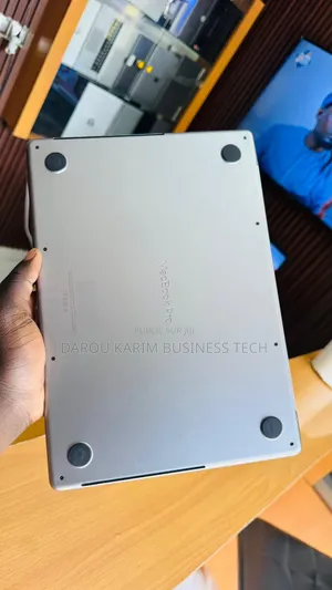 Nouveau Apple MacBook Pro 2021 M1 16GB Apple M1 SSD 1T