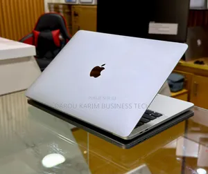 Nouveau Apple MacBook Pro 2022 M2 8GB Apple M2 SSD 256GB