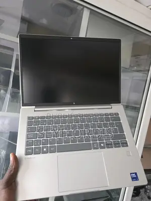 Nouveau HP EliteBook 840 G11 16GB Intel Core Ultra 7 SSD 512GB