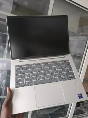 Nouveau HP EliteBook 840 G11 16GB Intel Core Ultra 7 SSD 512GB