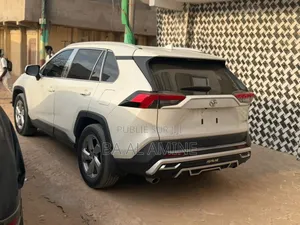 Toyota RAV4 XLE Premium 2021 Blanc