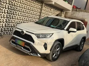 Toyota RAV4 XLE Premium 2021 Blanc
