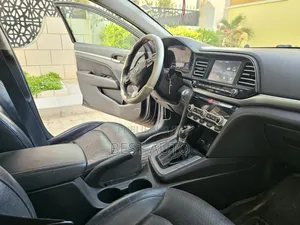 Hyundai Elantra 2019 Noir