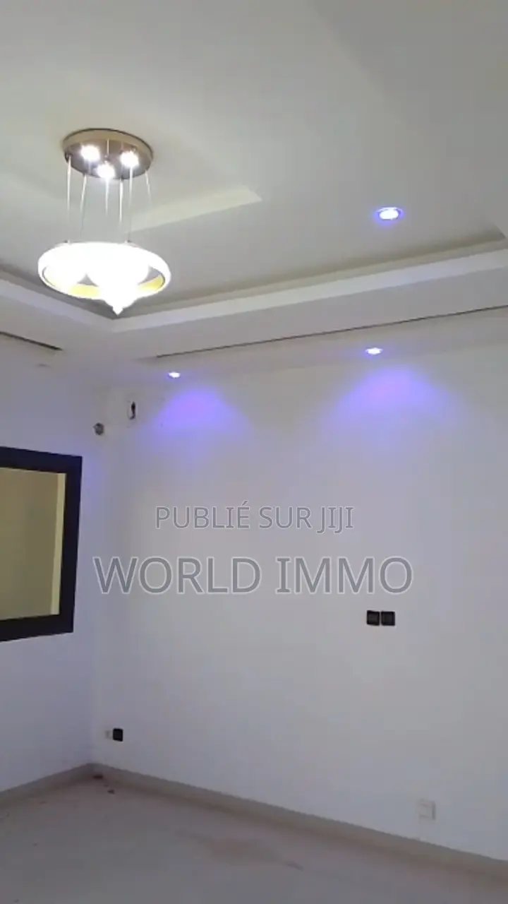 1chbre Studio dans Joli, Almadies à Louer