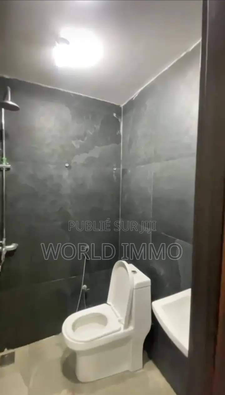 Furnished 2chbre Appartement dans Cool, Yoff à Vendre