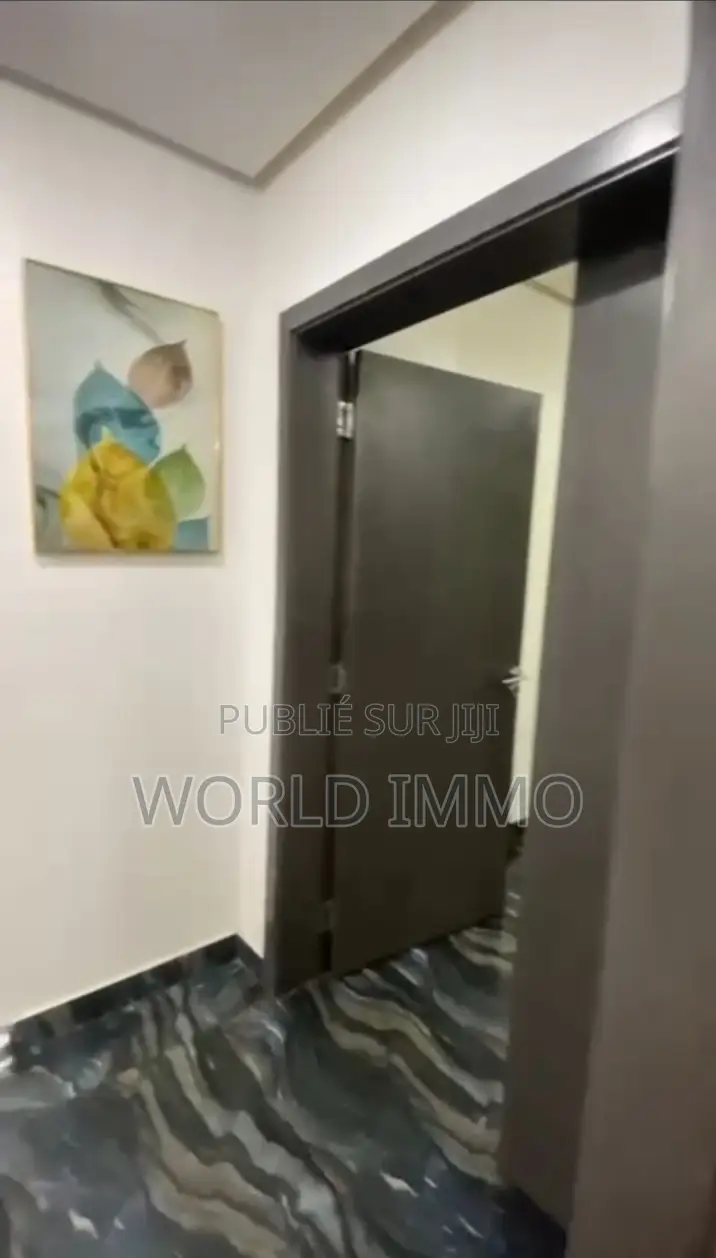 Furnished 2chbre Appartement dans Cool, Yoff à Vendre