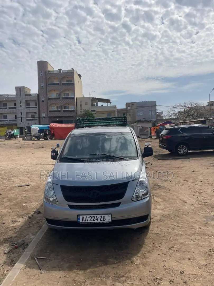 Hyundai Starex 2016 Gris