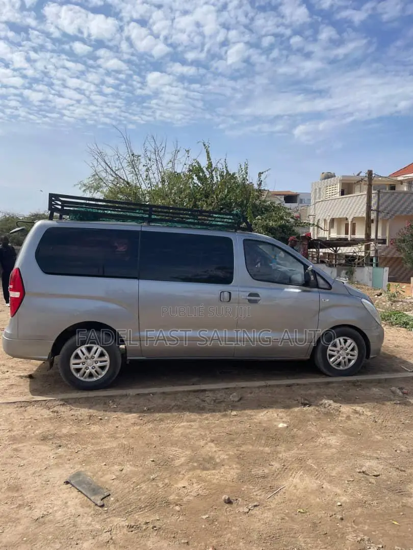 Hyundai Starex 2016 Gris