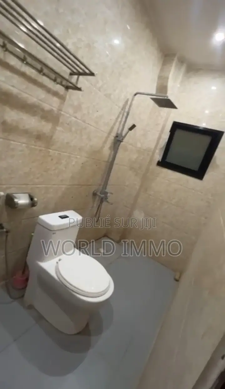 1chbre Mini-plat dans Star, Almadies à Louer